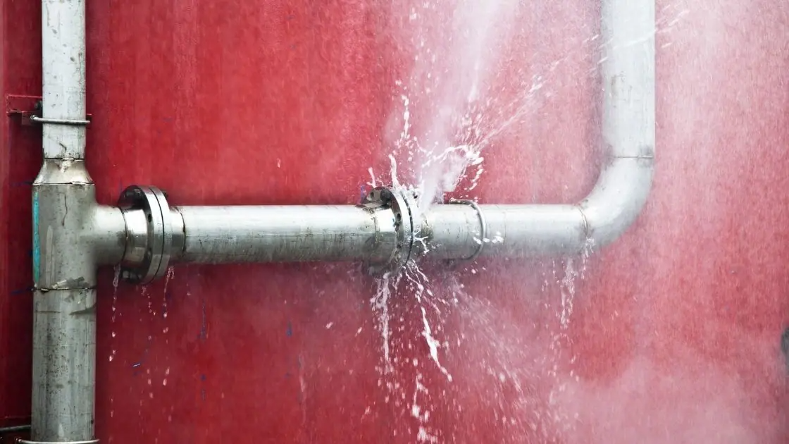 How much does a plumber cost to fix a leak?